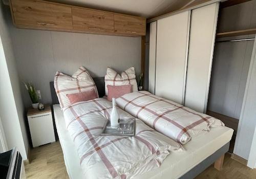 großes Schlafzimmer Einbauschrank - original Foto