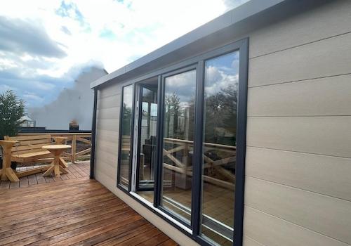 Teil der Terrasse - Originalfoto NUR Nachbarhaus verpixelt