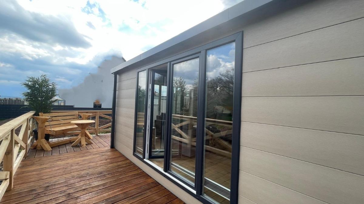 Teil der Terrasse - Originalfoto NUR Nachbarhaus verpixelt