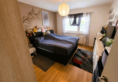 Elternschlafzimmer mit Fenster