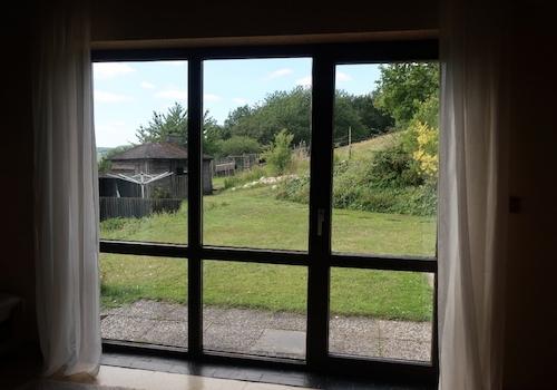 Blick zum Grundstück un Gartenhütte obere Wohnebene
