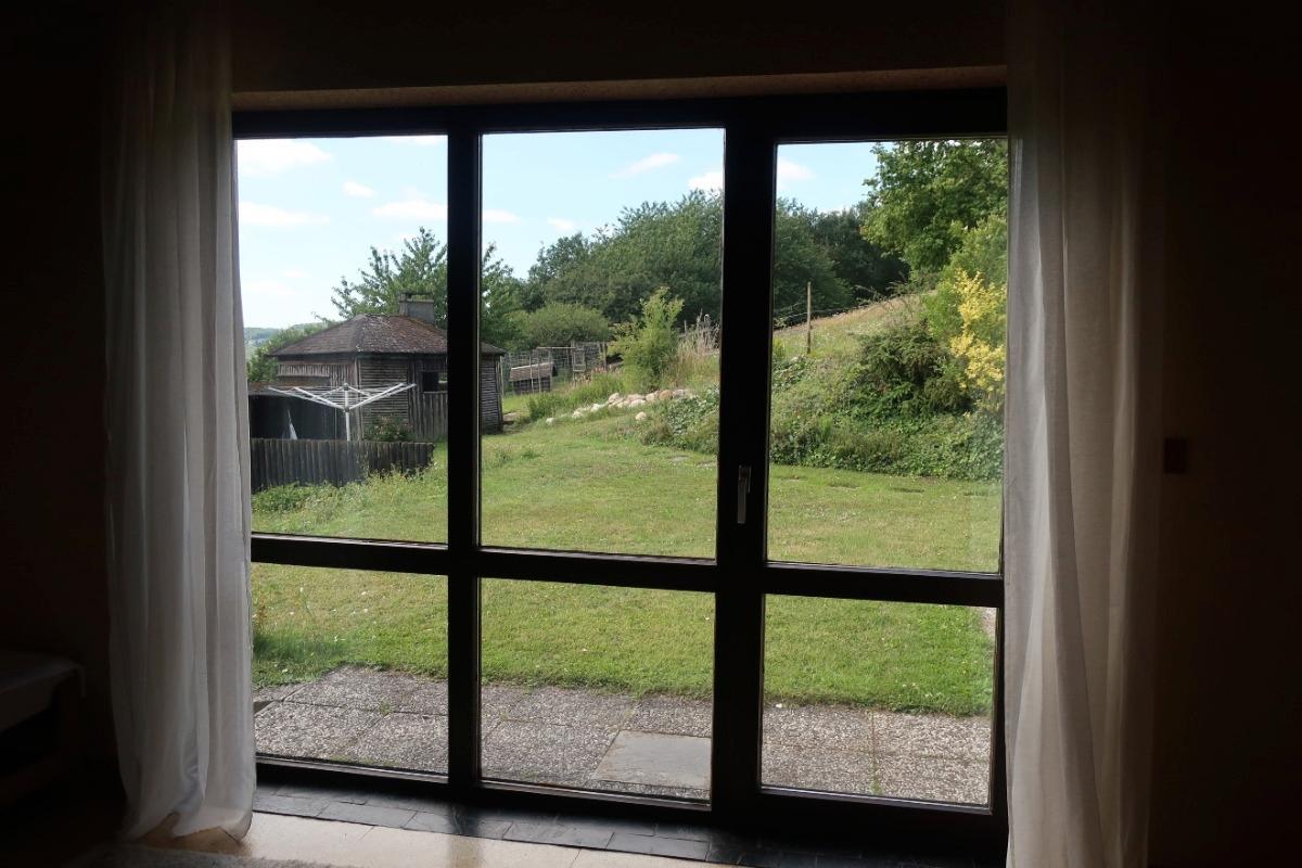 Blick zum Grundstück un Gartenhütte obere Wohnebene