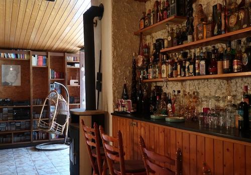 BAR im Eingangsbereich obere Wohnebene