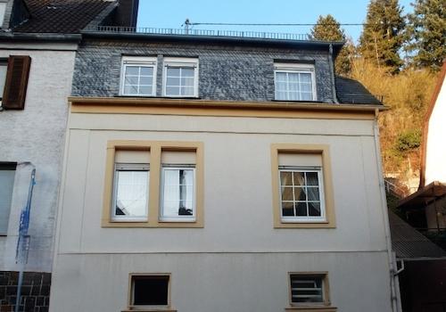 Frontansicht einseitig angebautes EFH