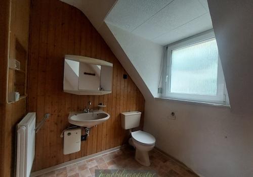 DG - Bad - Tageslicht - ohne Dusche - Vorinstallationen vorhanden