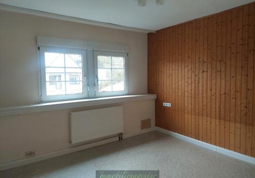 DG - Zimmer zur Straßenseite