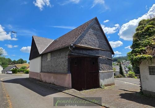 Großes Scheunentor und Zugang Innenhof