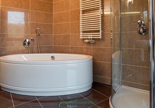 EG - großes Bad mit Badewanne