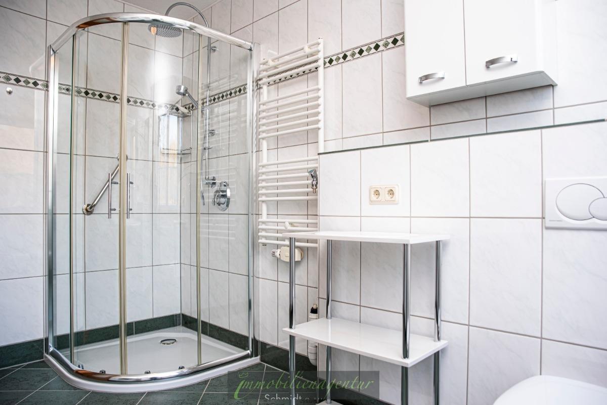 UG - Bad mit Dusche und Tageslicht