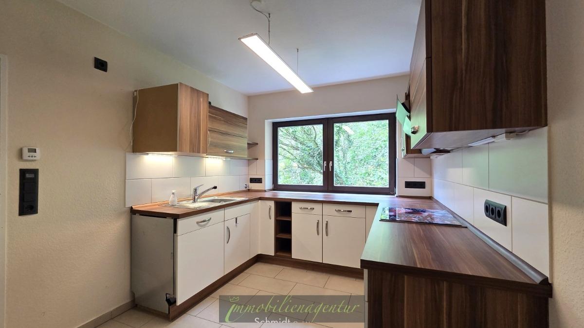 Einbauküche mit E-Geräten, exklusive Kühlschrank