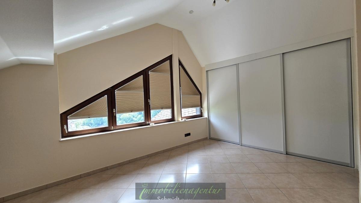obere Wohnebene - Elternschlafzimmer mit Einbauschrank