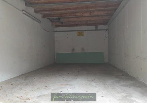 Garage - optional weitere Stellplätze