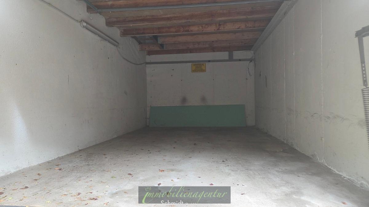 Garage - optional weitere Stellplätze