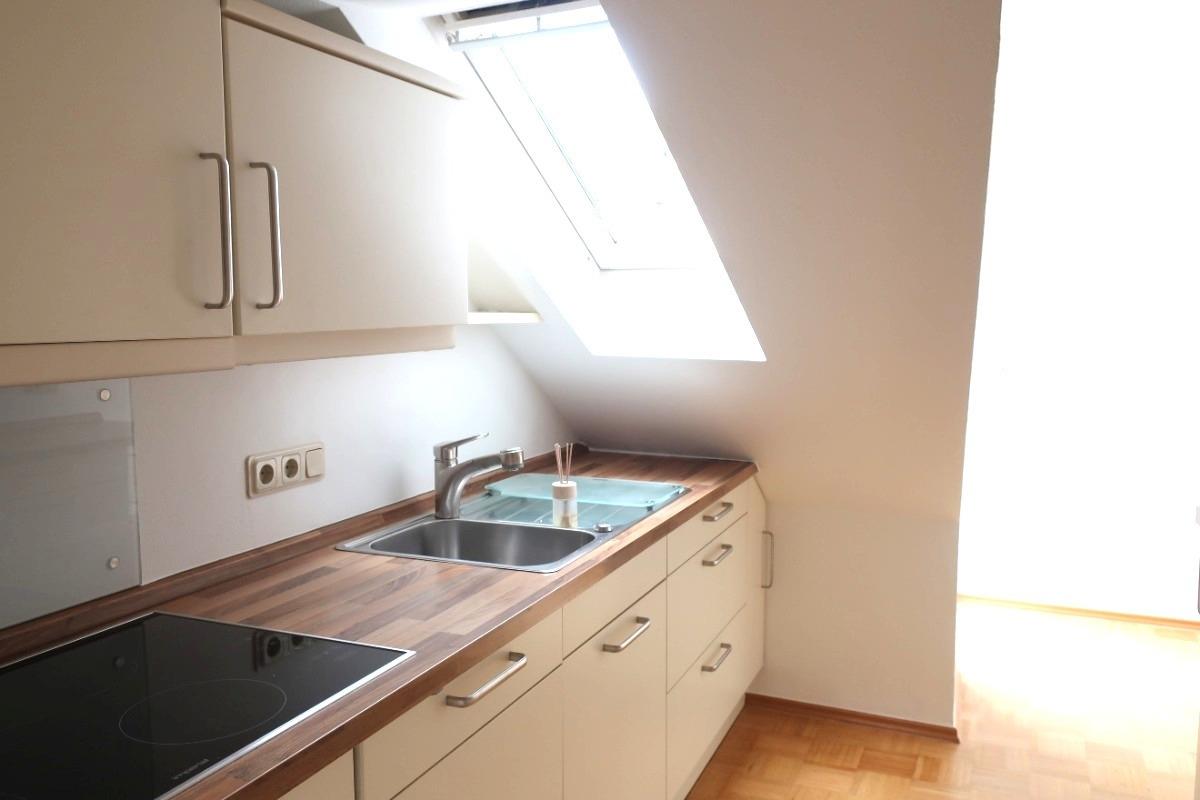Küche - EBK - Zugang Balkon
