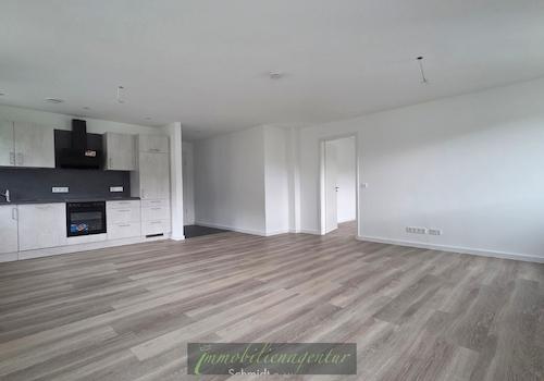 Wohnbereich mit Blick zum Schlafzimmer