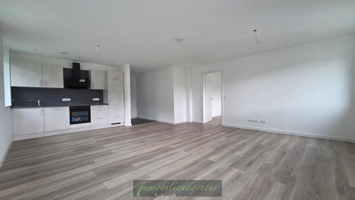 Wohnbereich mit Blick zum Schlafzimmer