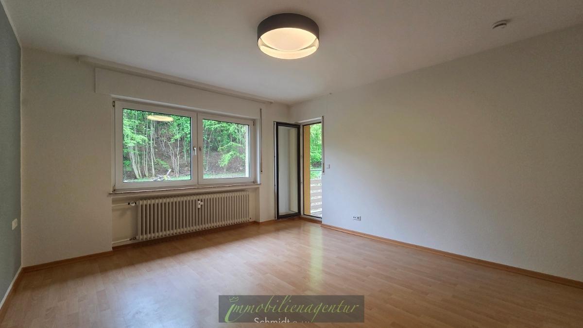Schlafzimmer mit Zugang zum Balkon