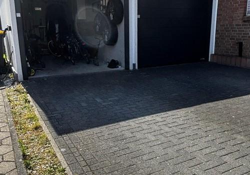 Garage+Stellplatz (nur links)