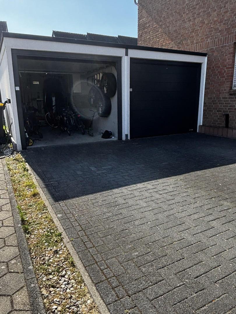 Garage+Stellplatz (nur links)