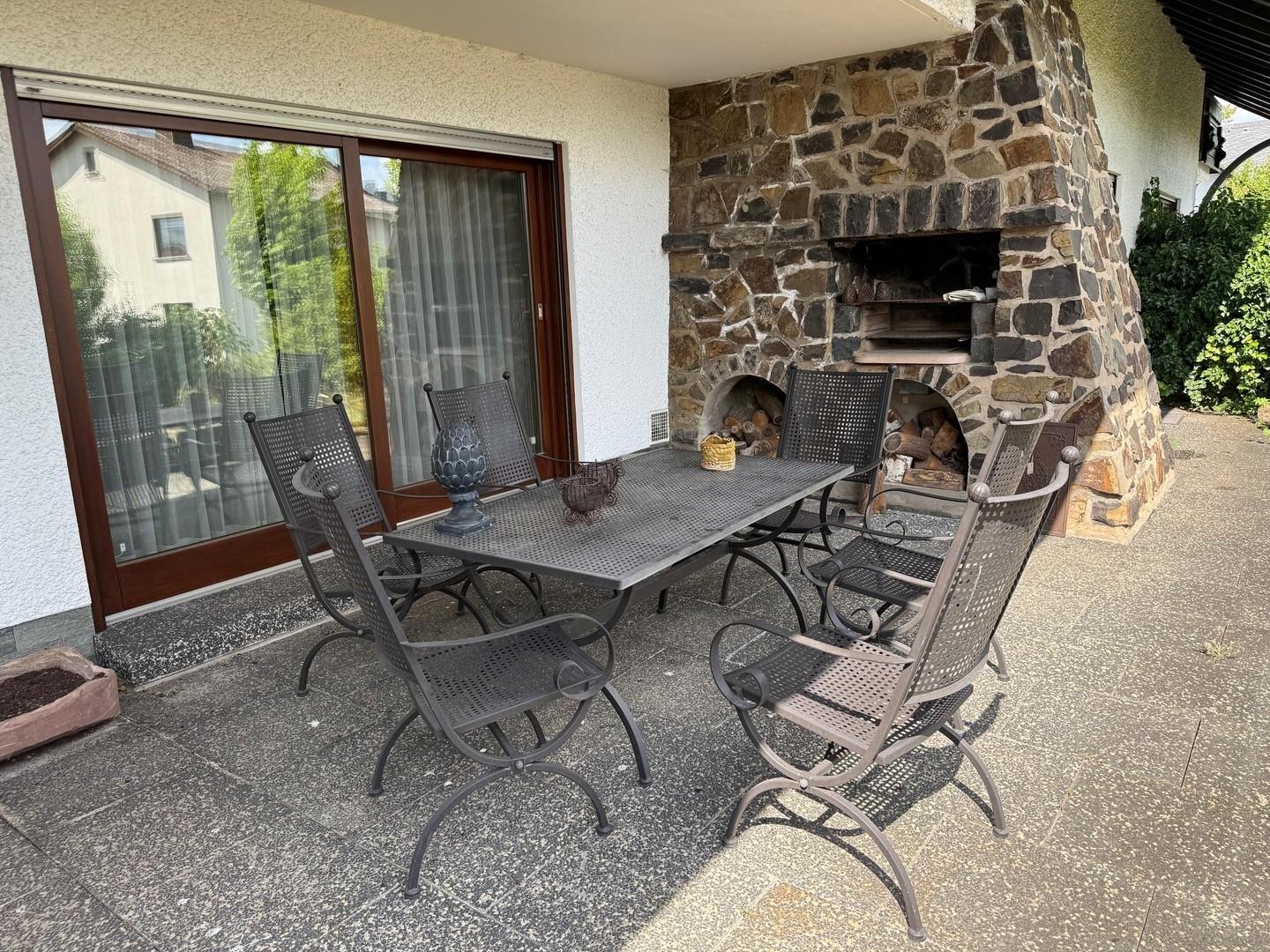 Terrasse mit Außenkamin