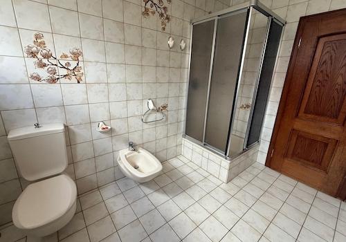 Duschbad mit WC und Bidet