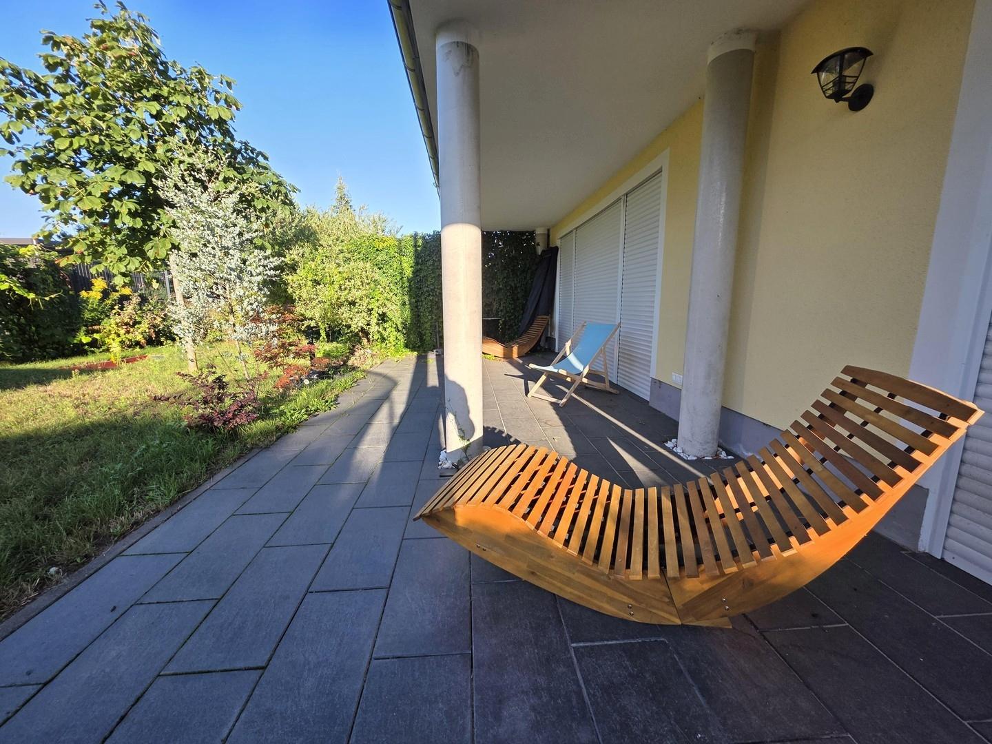 Terrasse mit Garten