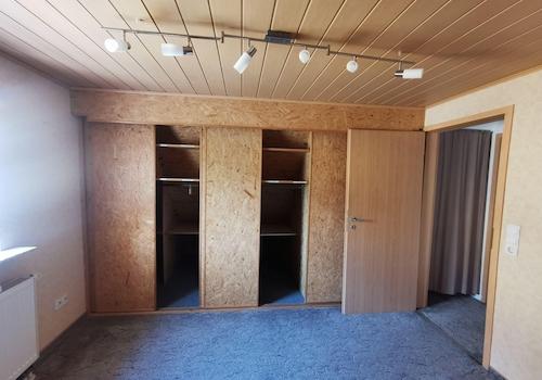 Schlafzimmer 1 mit Einbauschra