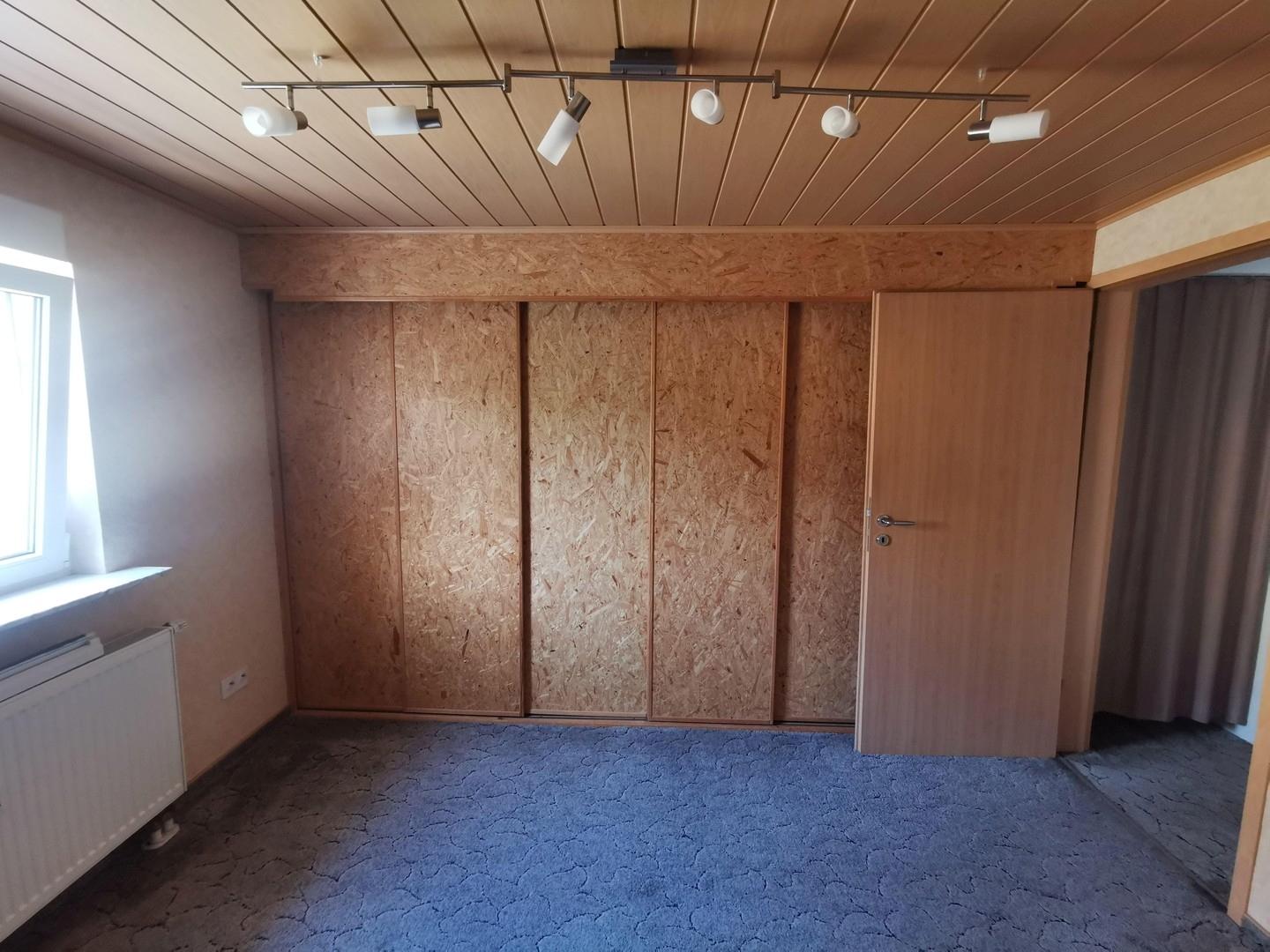 Schlafzimmer 1