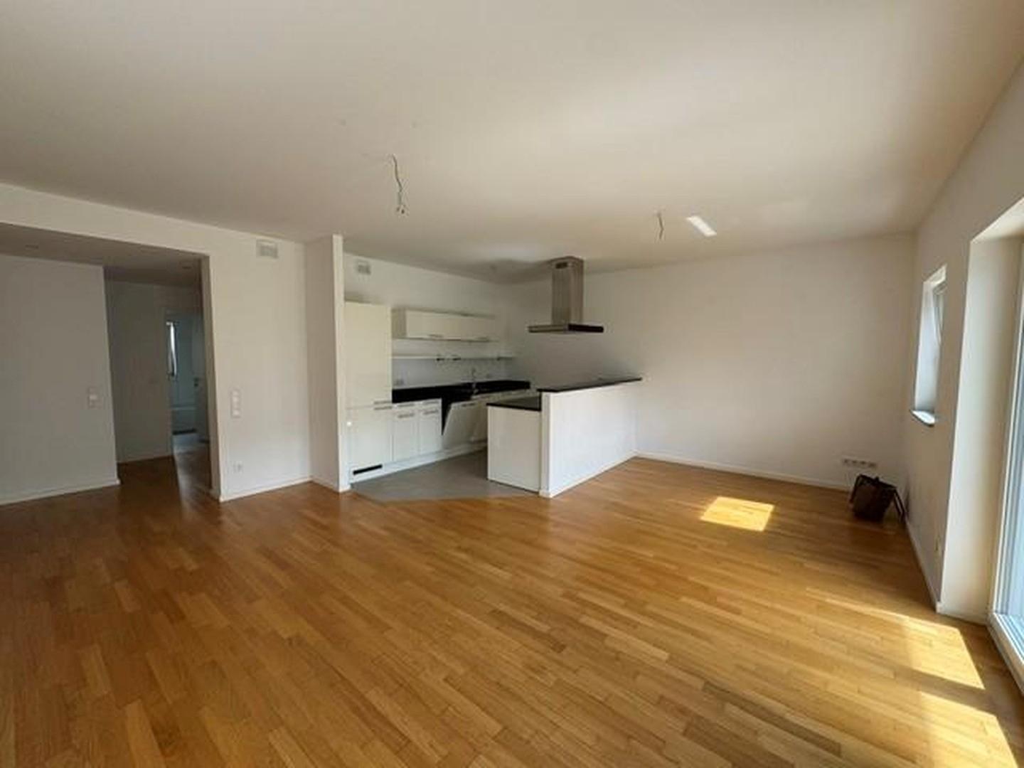 Wohnzimmer mit Küche 