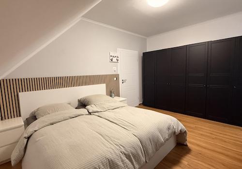 Schlafzimmer Bild 1/2