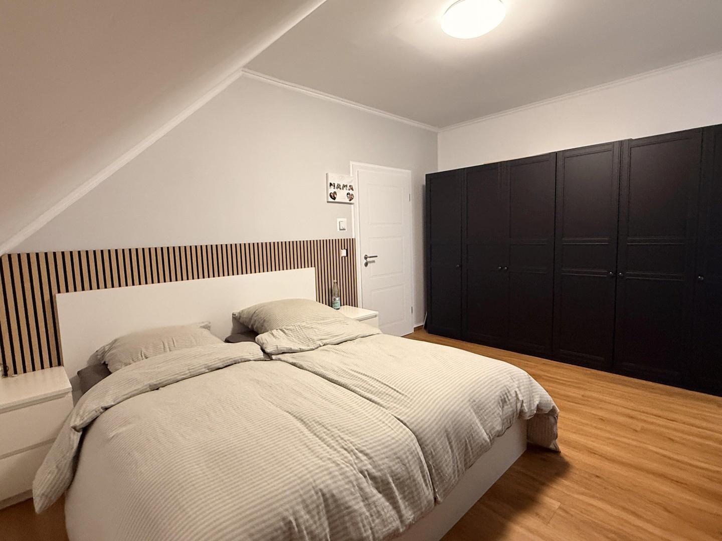 Schlafzimmer Bild 1/2