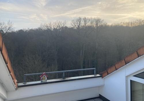 Loggia mit Blick Richtung Wald