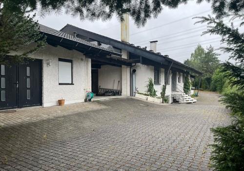 kleines Haus links