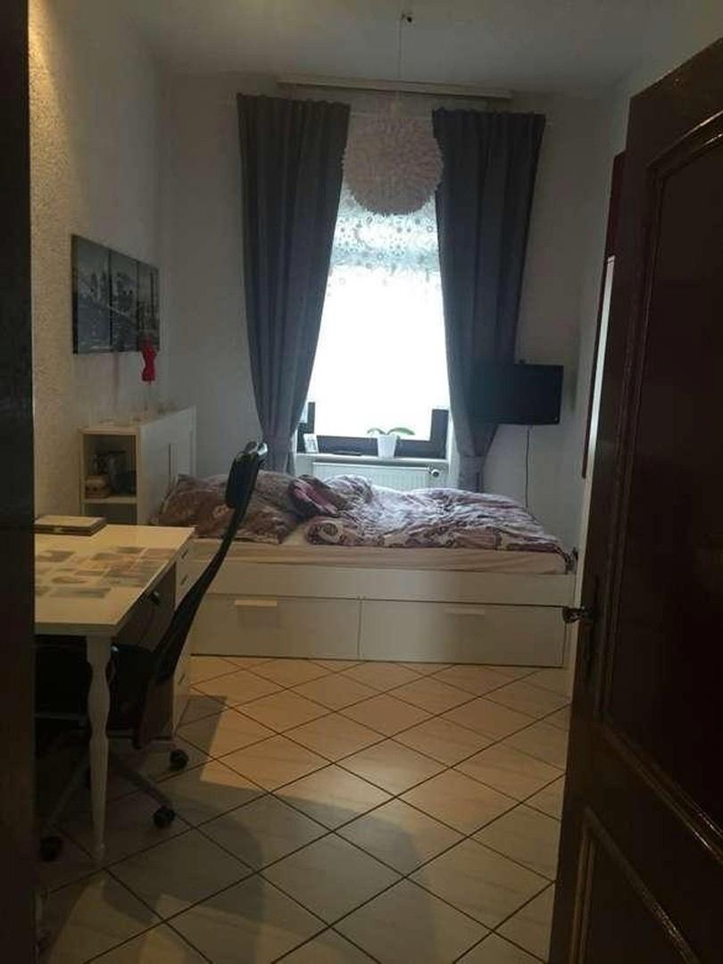 Arbeits- oder Kinderzimmer