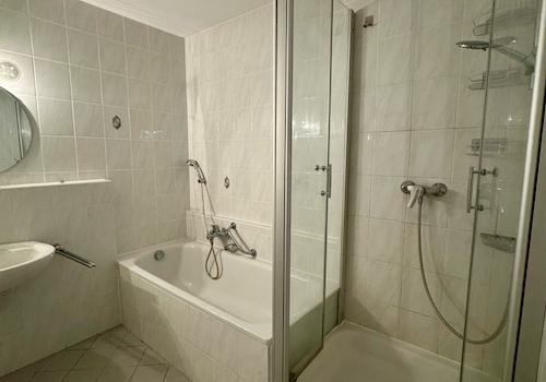 Bad mit Dusche