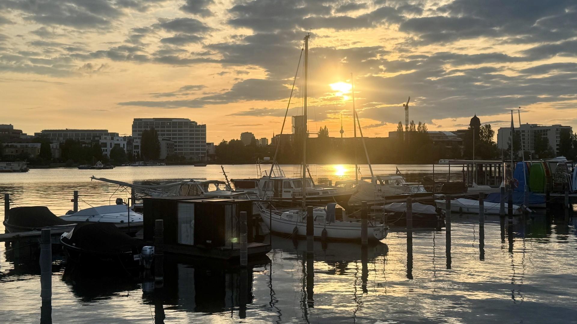 Umgebung mit Hafen