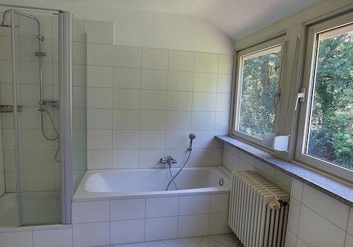 Bad  Haus 1